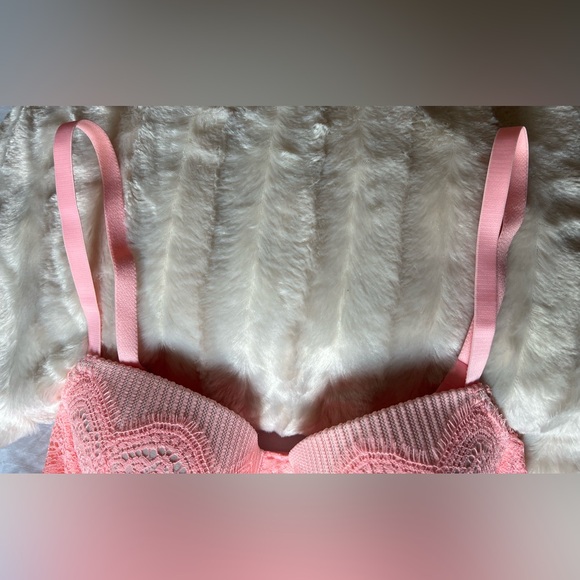 Victoria Secret Dream Angels Light Pink Lace Bra - Picture 2 of 15